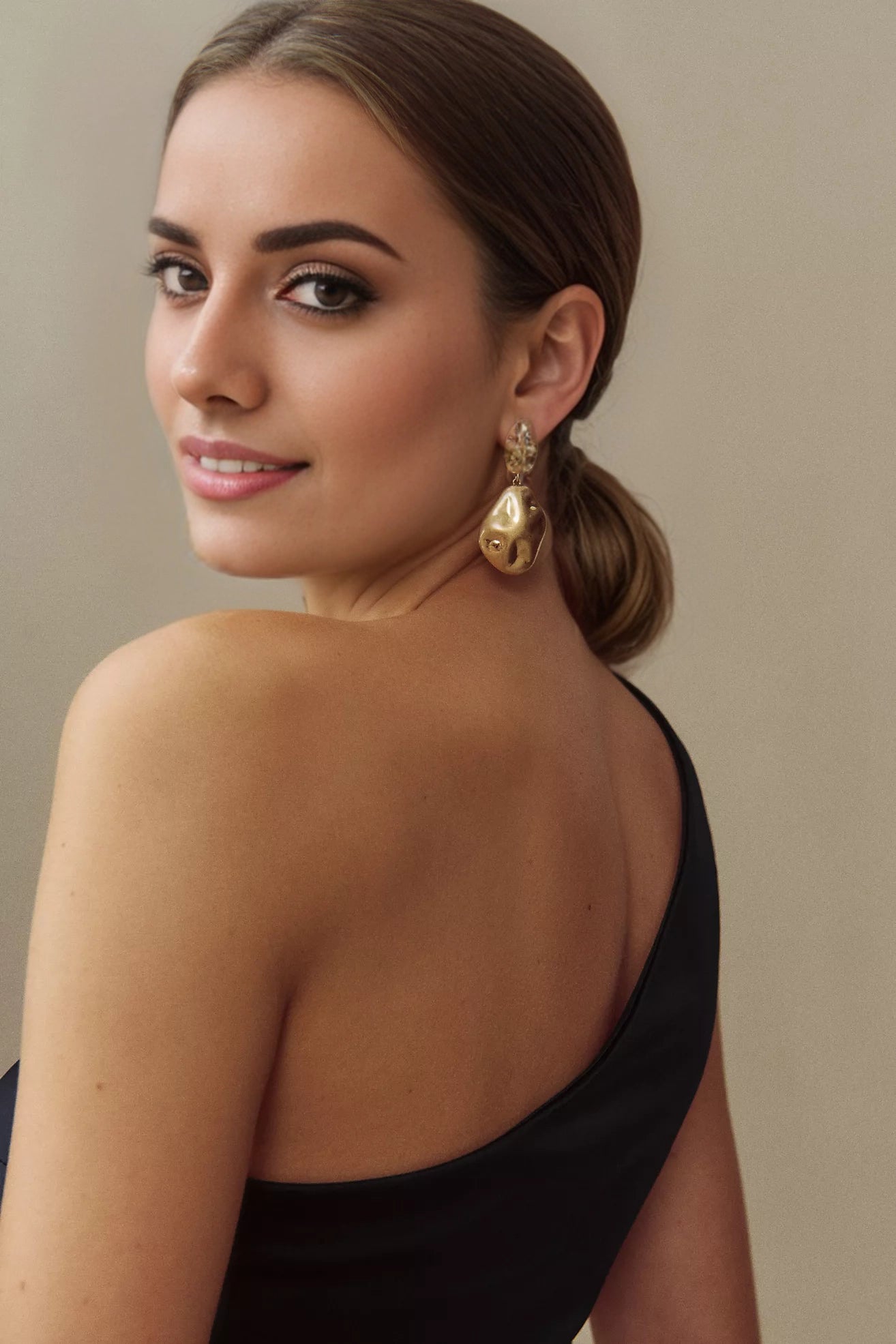 Sheath/Column One-Shoulder Satin Maxi Prom/Bridesmaid Dress