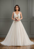 Ball-Gown/Princess V-Neck Court Train Tulle Lace Wedding Dress